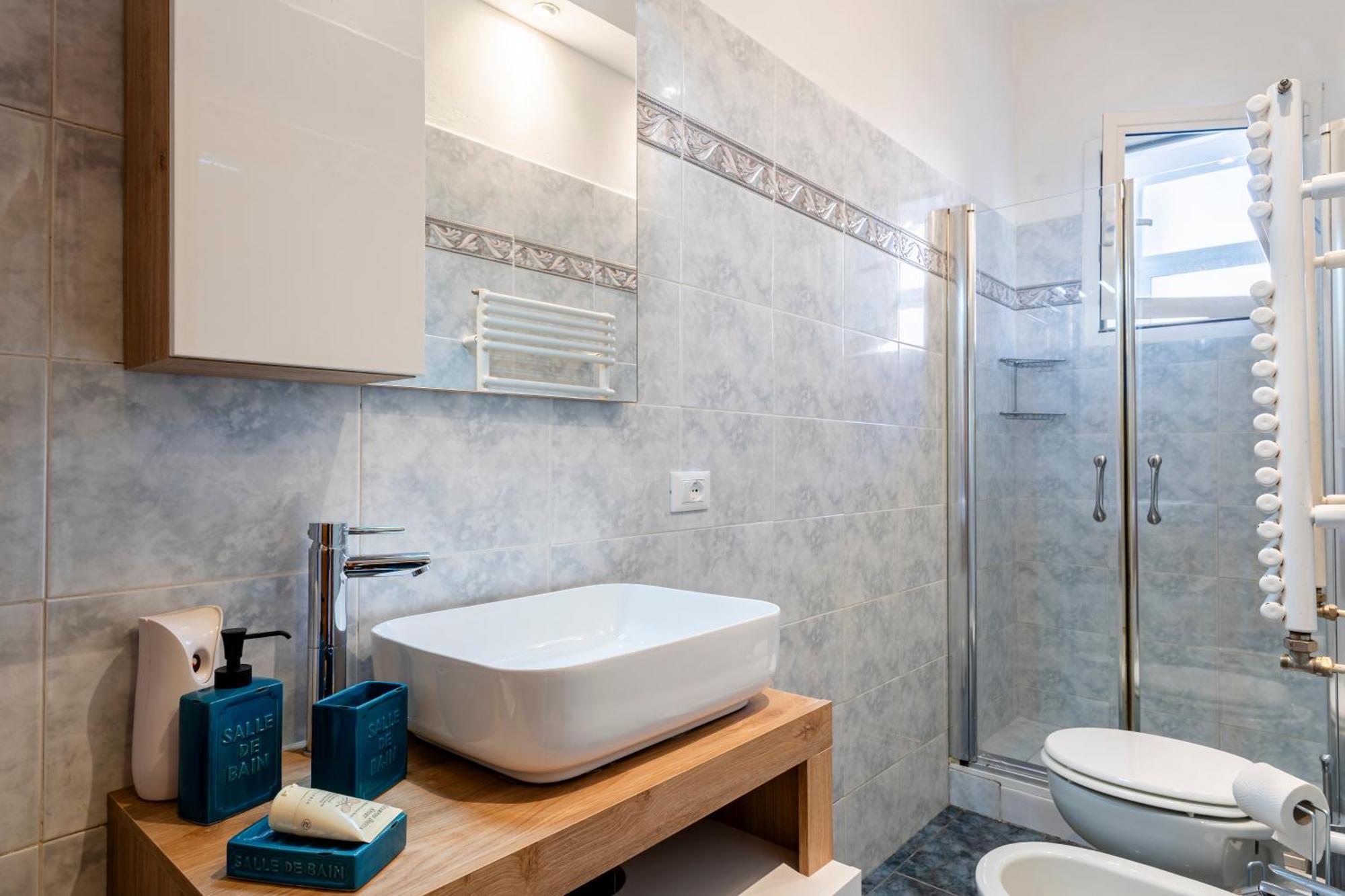 Hospital Riuniti - Lovely Apartment With Parking! Livorno Exterior photo